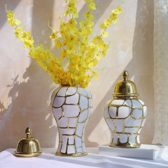 Pasu Seramik Bersalut Emas