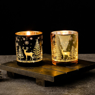 Candele festive di Natale: calore e gioia