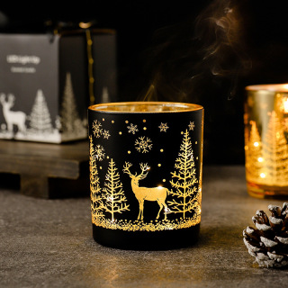 Candele festive di Natale: calore e gioia
