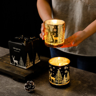 Candele festive di Natale: calore e gioia