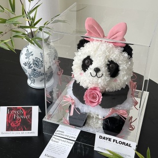 Composizione floreale festiva del panda