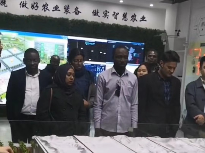 The guests from Africa were interested in our products