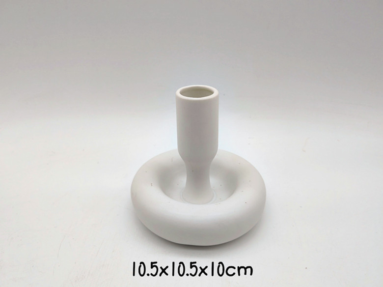 Nordic decorative candle holder Ceramic candle holder with disc base