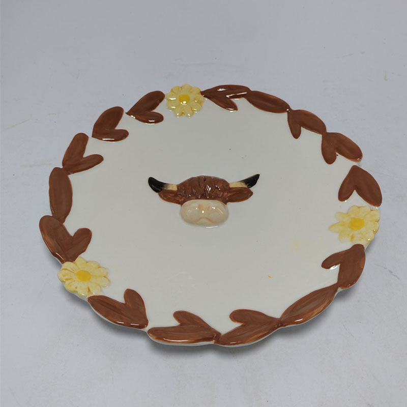 Highland Cow Head 3D Embossed Leaf Rim Ceramic Plate, Rustic Style Dessert Decorative Plate