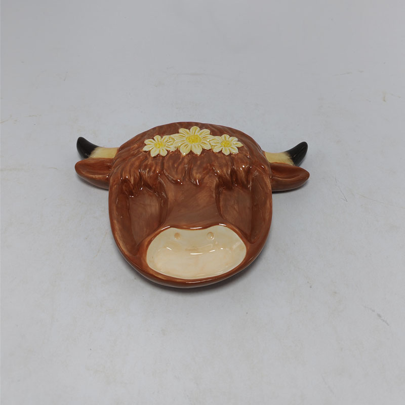 Highland Cow Ceramic Jewelry Dish / Key Tray | 3D Daisy Floral Accents | Glossy Brown Glaze | Cute Desktop Catchall Plate
