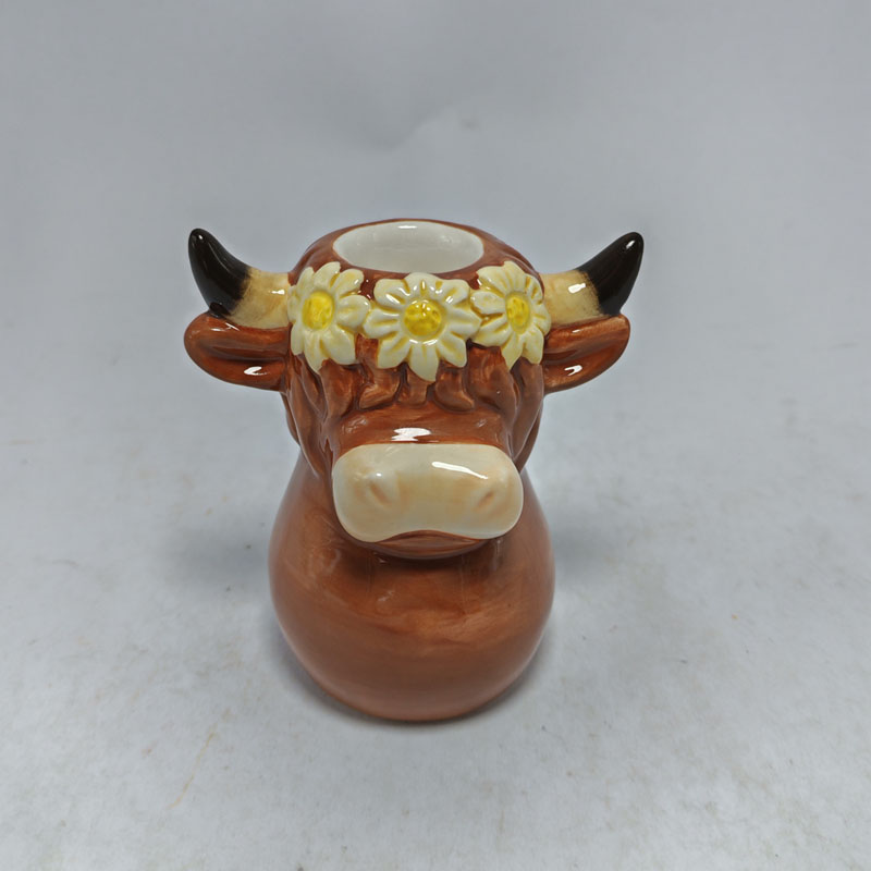 Cute Farmhouse Spring Desktop Small Flower Pot, Glossy Brown Glaze Ceramic Highland Cow Head Planter & Vase, Raised 3D Daisy Wreath Decoration