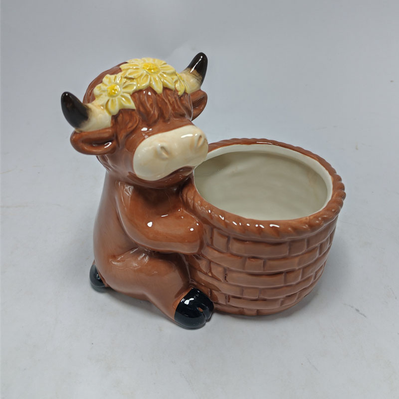 Ceramic Sitting Highland Cow Planter with Daisy Flower Crown, Cow Hugging Brick Basket Succulent Plant Pot, Farmhouse Decor