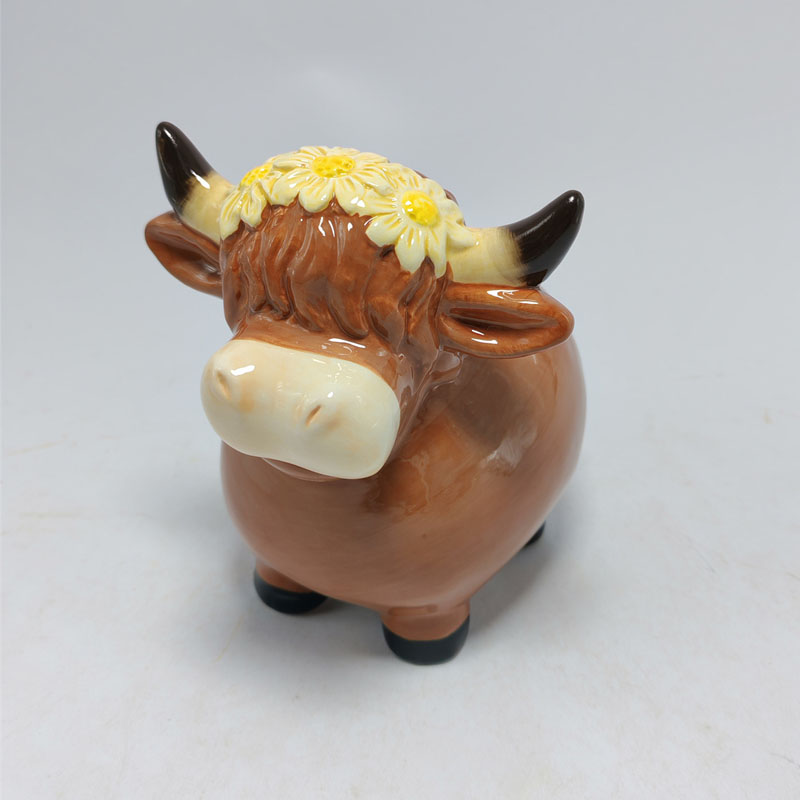 Cute 3D Standing Highland Cow Figurine, Glossy Brown Ceramic with Raised Daisy Flower Wreath, Whimsical Farmhouse Spring Home Desktop Decor Piece