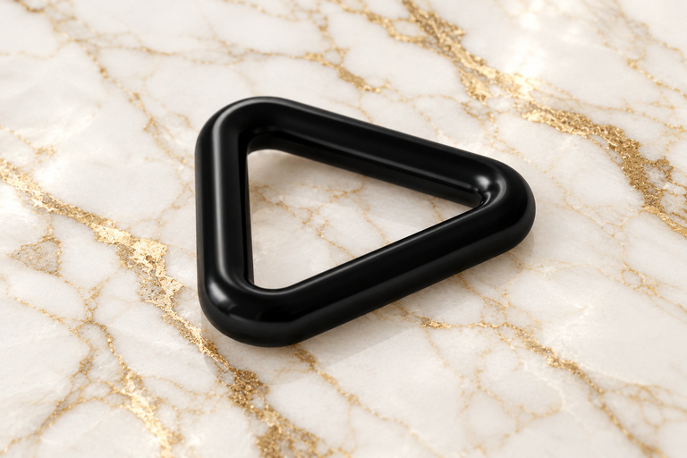 HEFT 832 Black Triangle Ring for Bags