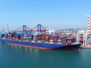 The water level of the Rhine River in Germany has risen due to rainfall, but shipping is still restricted