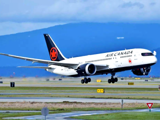 Air Canada's cargo revenue increased by 10% in the second quarter