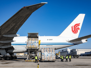 What factors affect the timeliness of international air freight?