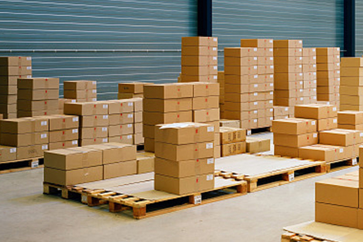 Will there be an additional charge for palletizing goods for international air transportation?