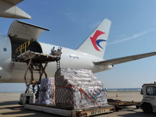 How to transport oversized and overweight goods by international air freight？