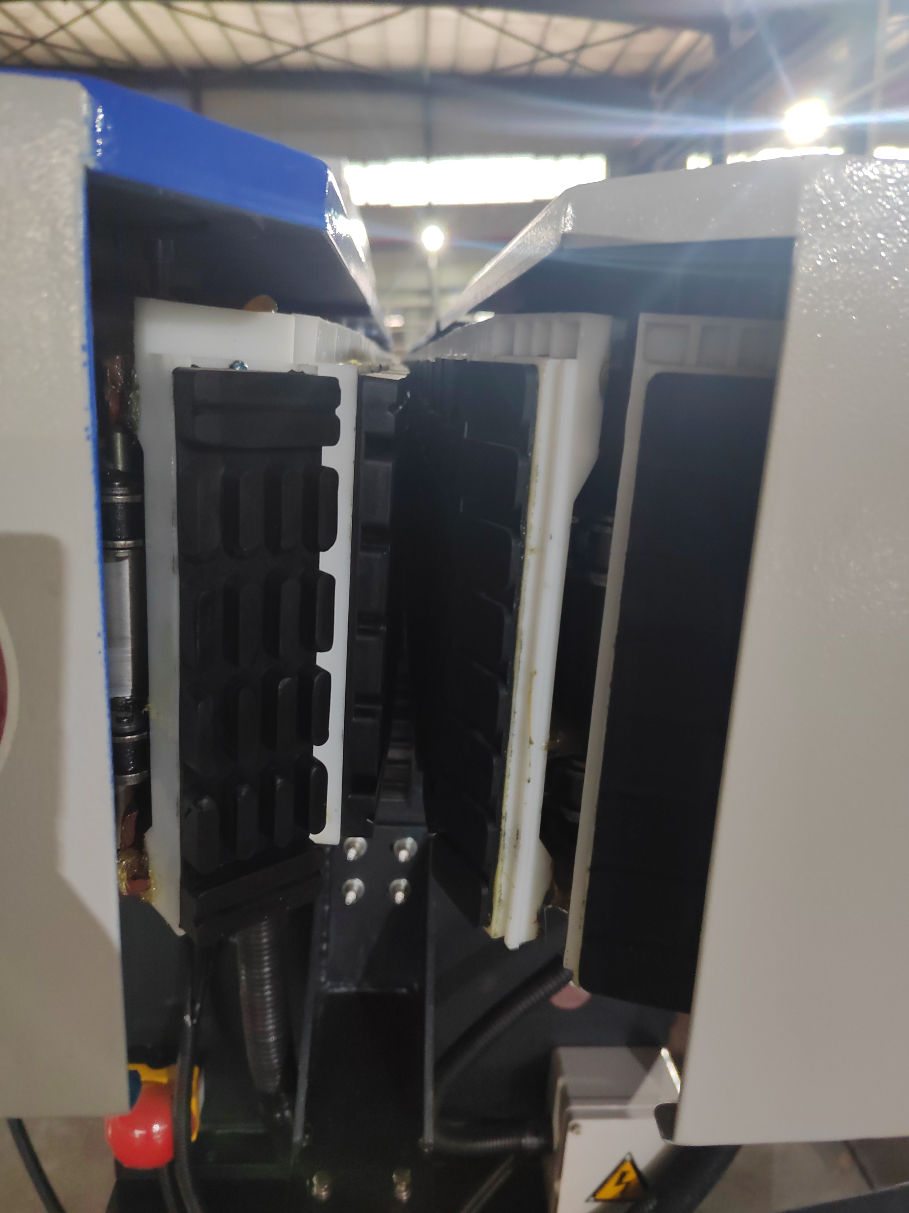 DJM11B Glass Miter Machine With Bearing Conveyor（11 Spindles)