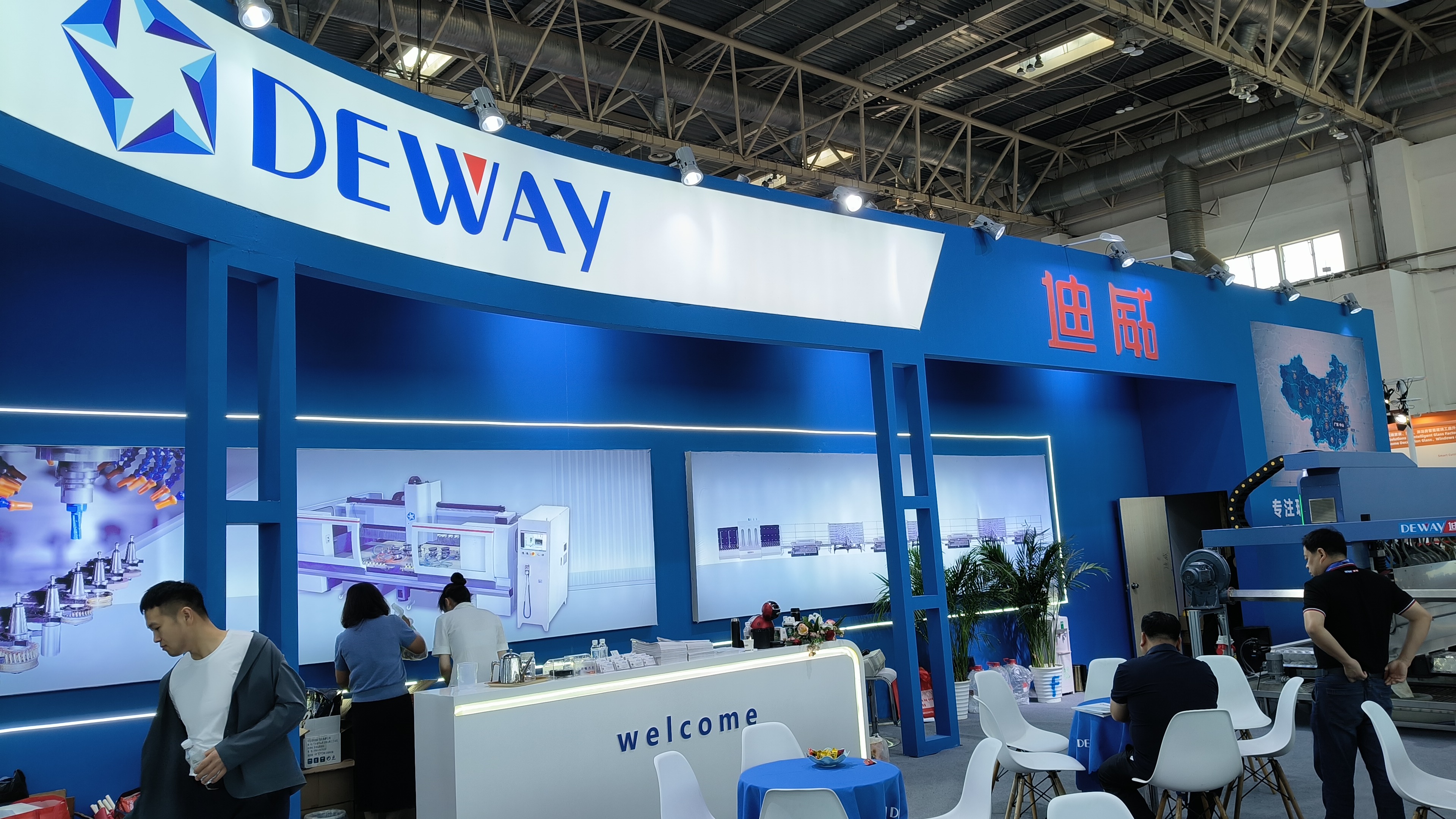Deway debuts DSMS2825 Servo Edger at China Glass