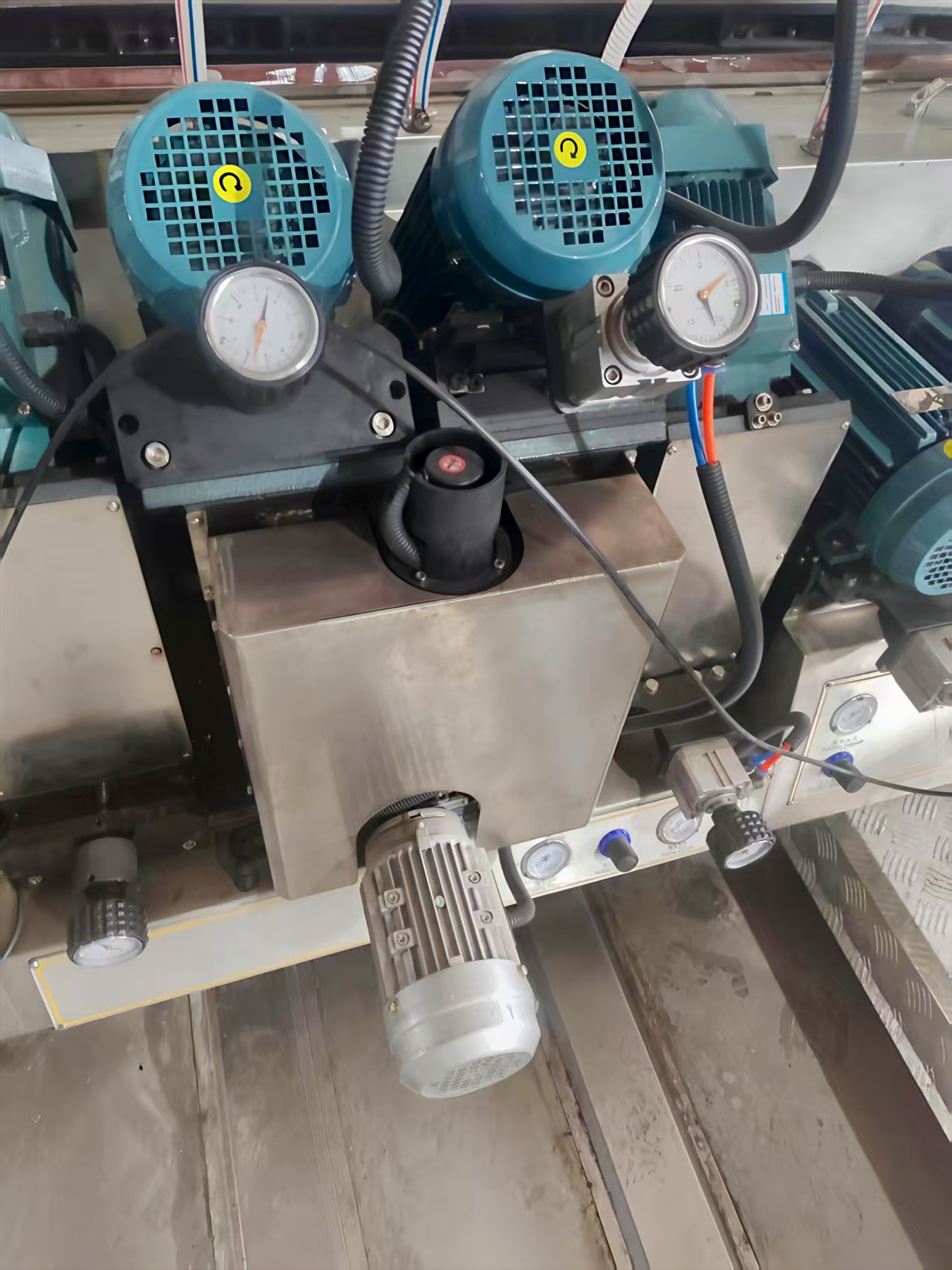 Double glass processing machine