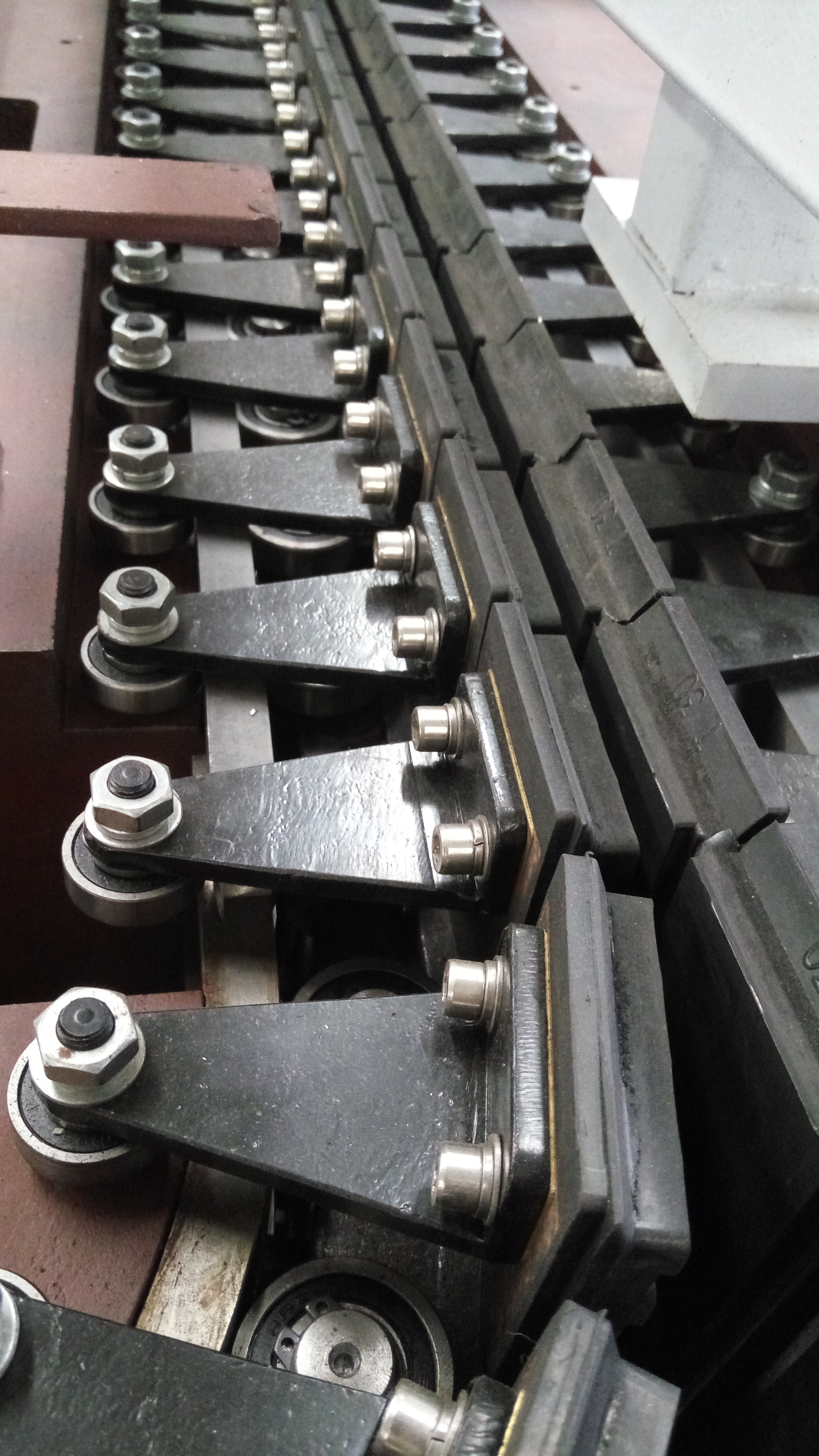 Glass Bevelling machine with ball bearing