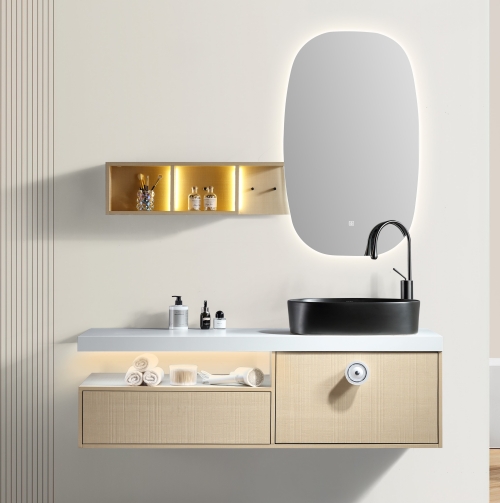 Mobile da bagno in compensato con lavabo in ceramica e specchio a LED