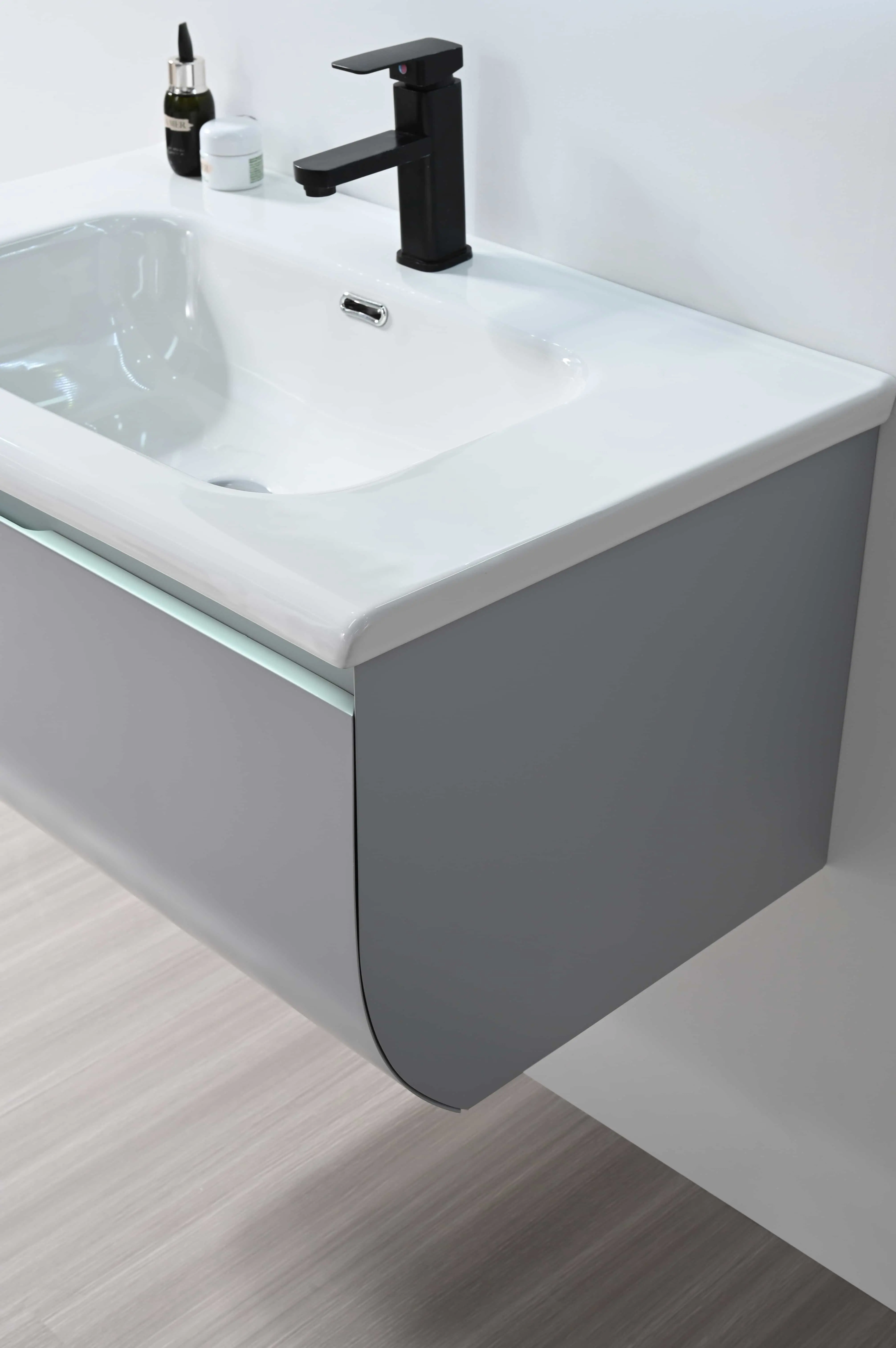 Modern PVC Bathroom Vanity with LED Mirror (V6070)