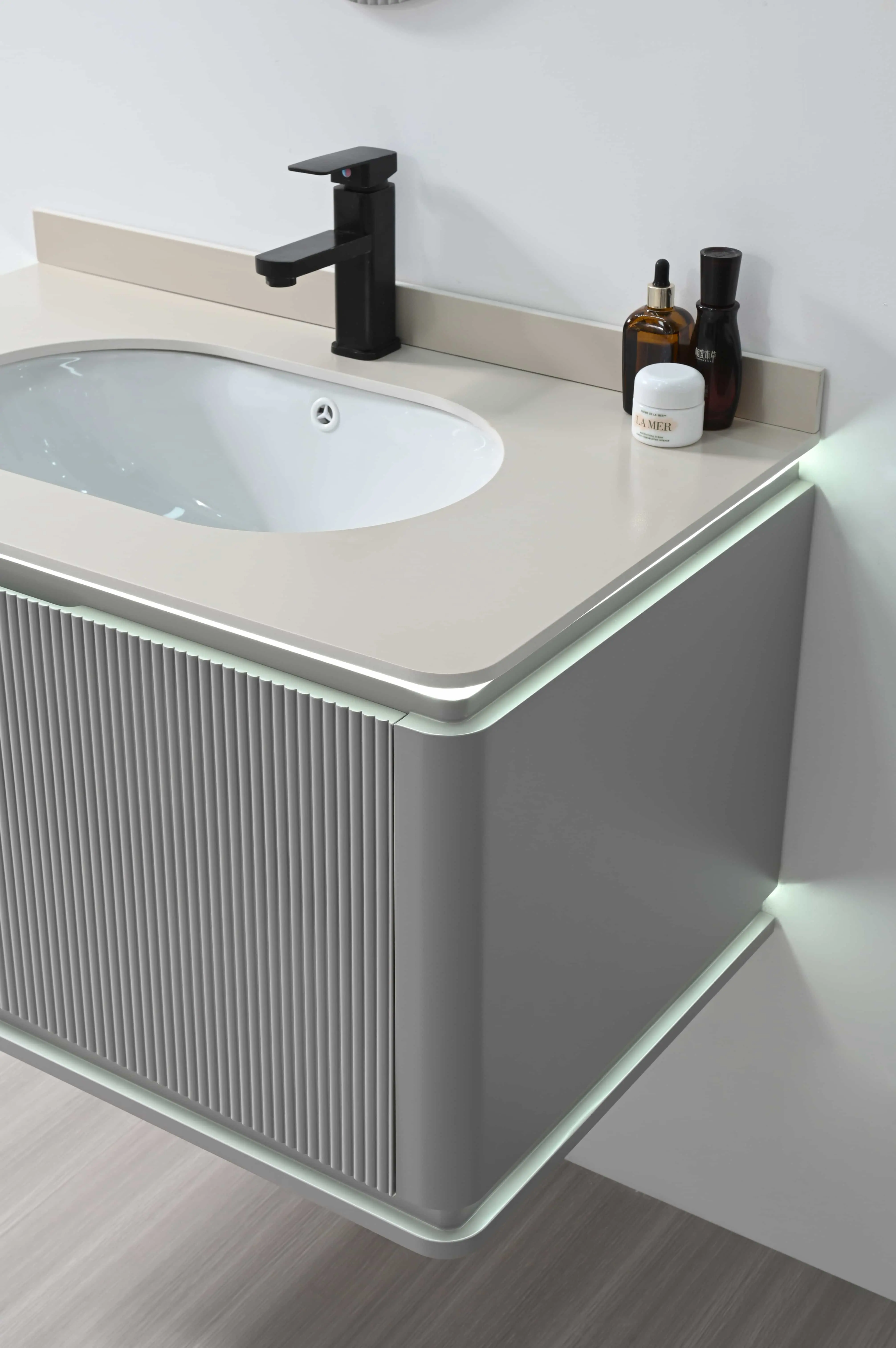 Stylish Bathroom Vanity Unit with LED Mirror and Soft-Close Drawer V6081