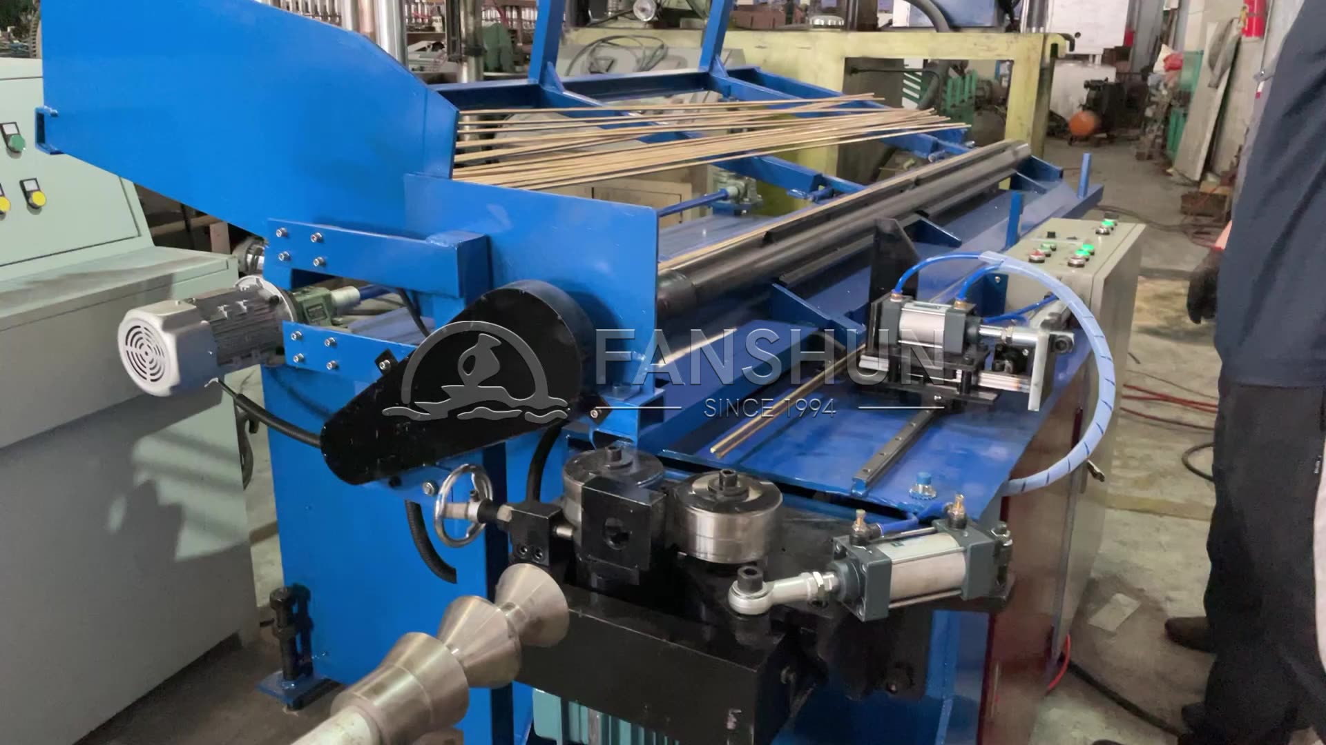 pipe feeding machine