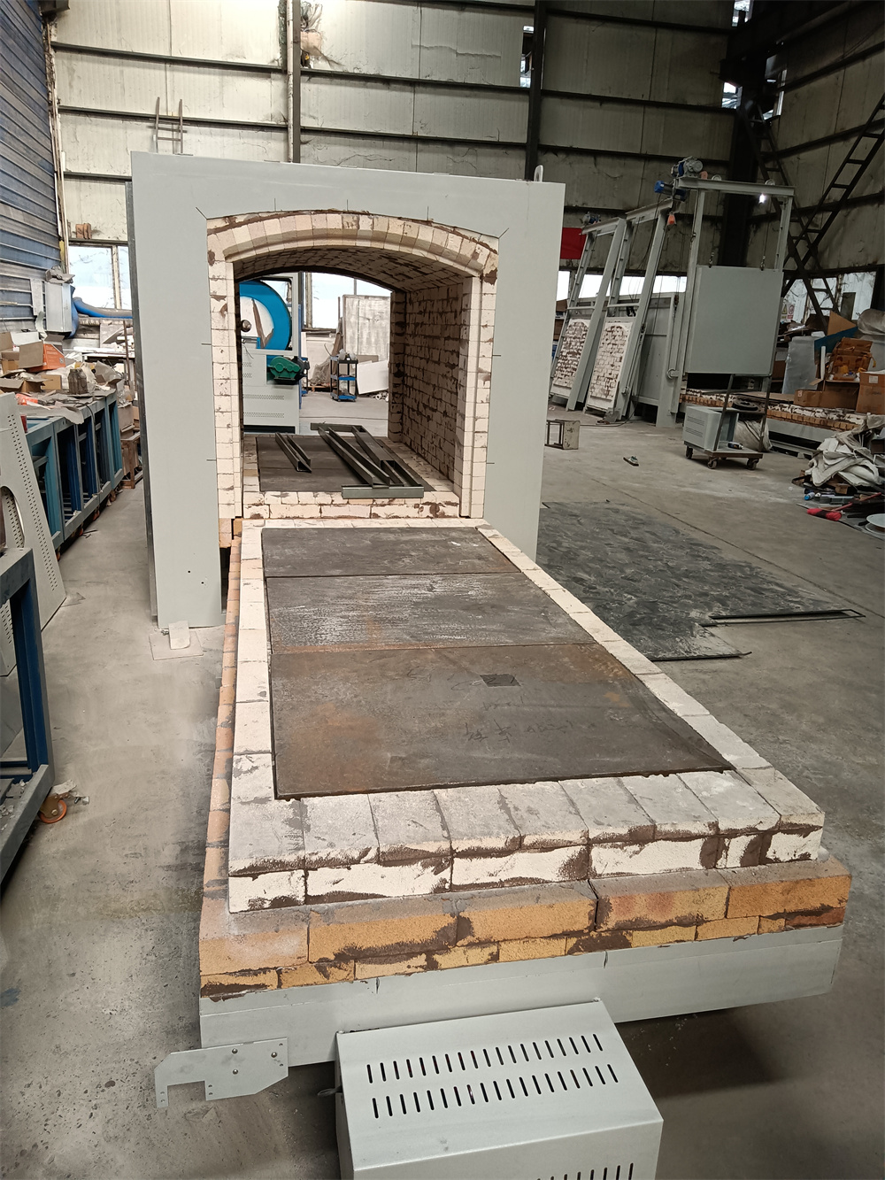 Differences and Similarities Between Tunnel Annealing Furnaces and Medium Frequency Induction Melting Furnaces