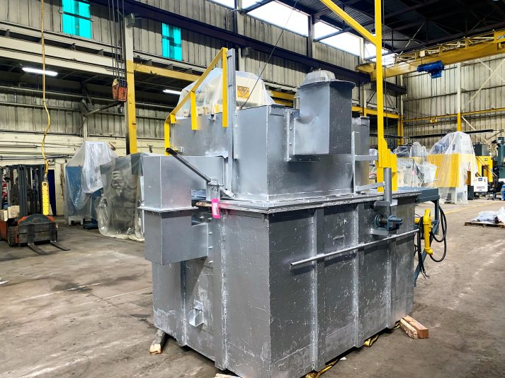 How does Zinc melting furnace deal with different forms of zinc materials?