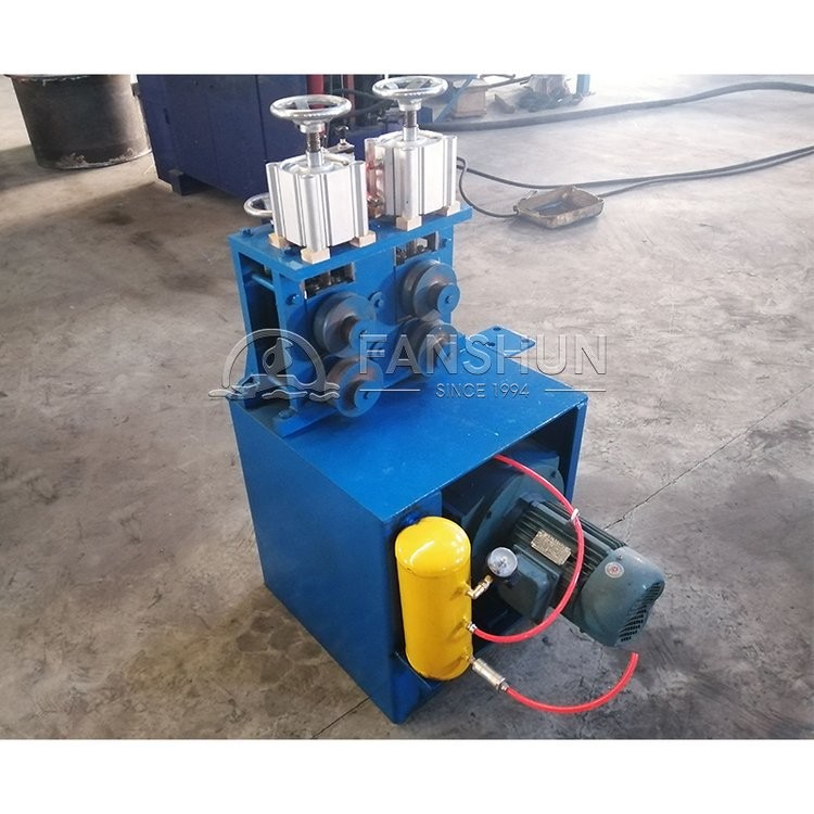 How does the casting machine ensure high efficiency and stability in the continuous casting process of copper rods?