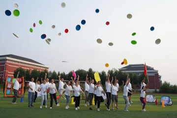 Nikmati Suasana Meriah dan Budaya Tradisional