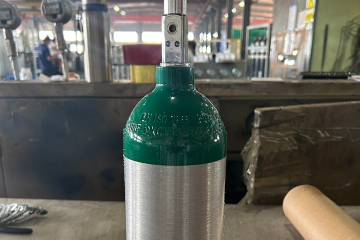 Комбинация от кислородни бутилки и интелигентни носими устройства