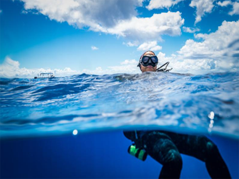 oxygen tank diver