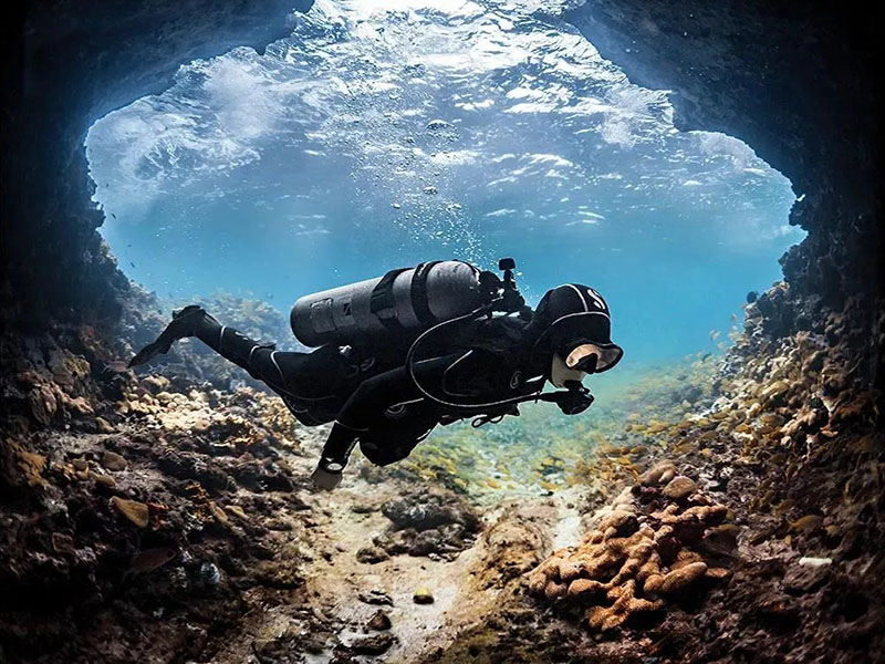 oxygen tank diver