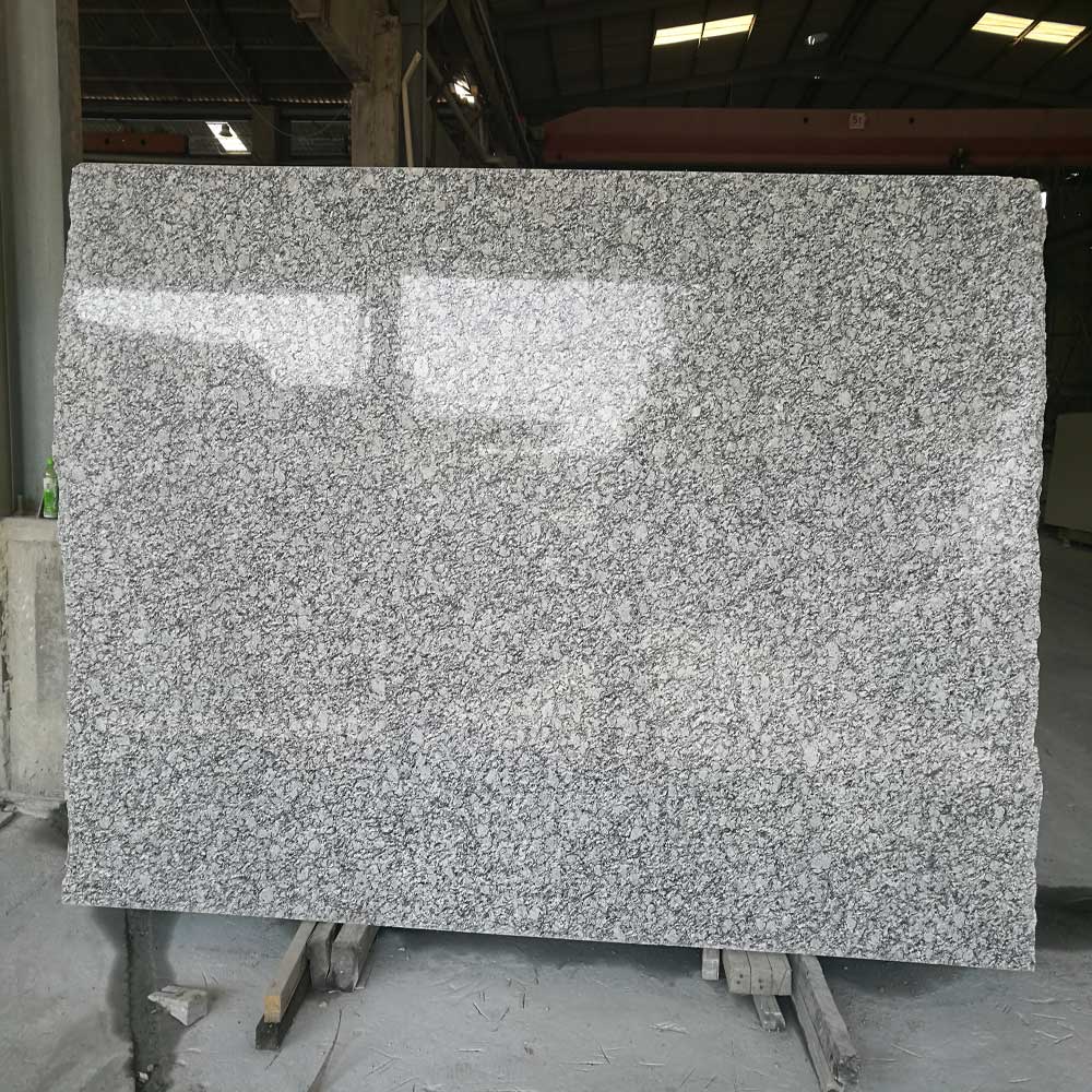 Natural Spray White Granite Countertop Slabs