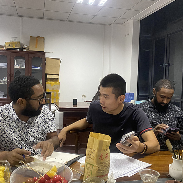 صور التعاون الخارجي (الفوائد: زيارات العملاء الأجانب، صور أثناء عملية الخدمة، تعكس الأصالة)