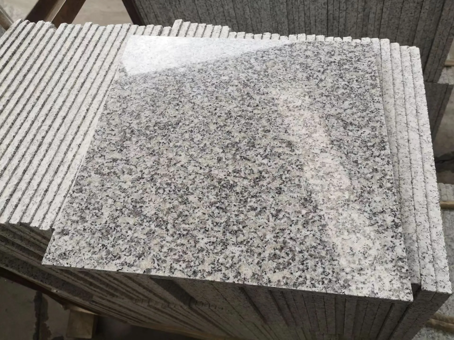 Nouvelle dalle de granit gris Bianco Sardo G602