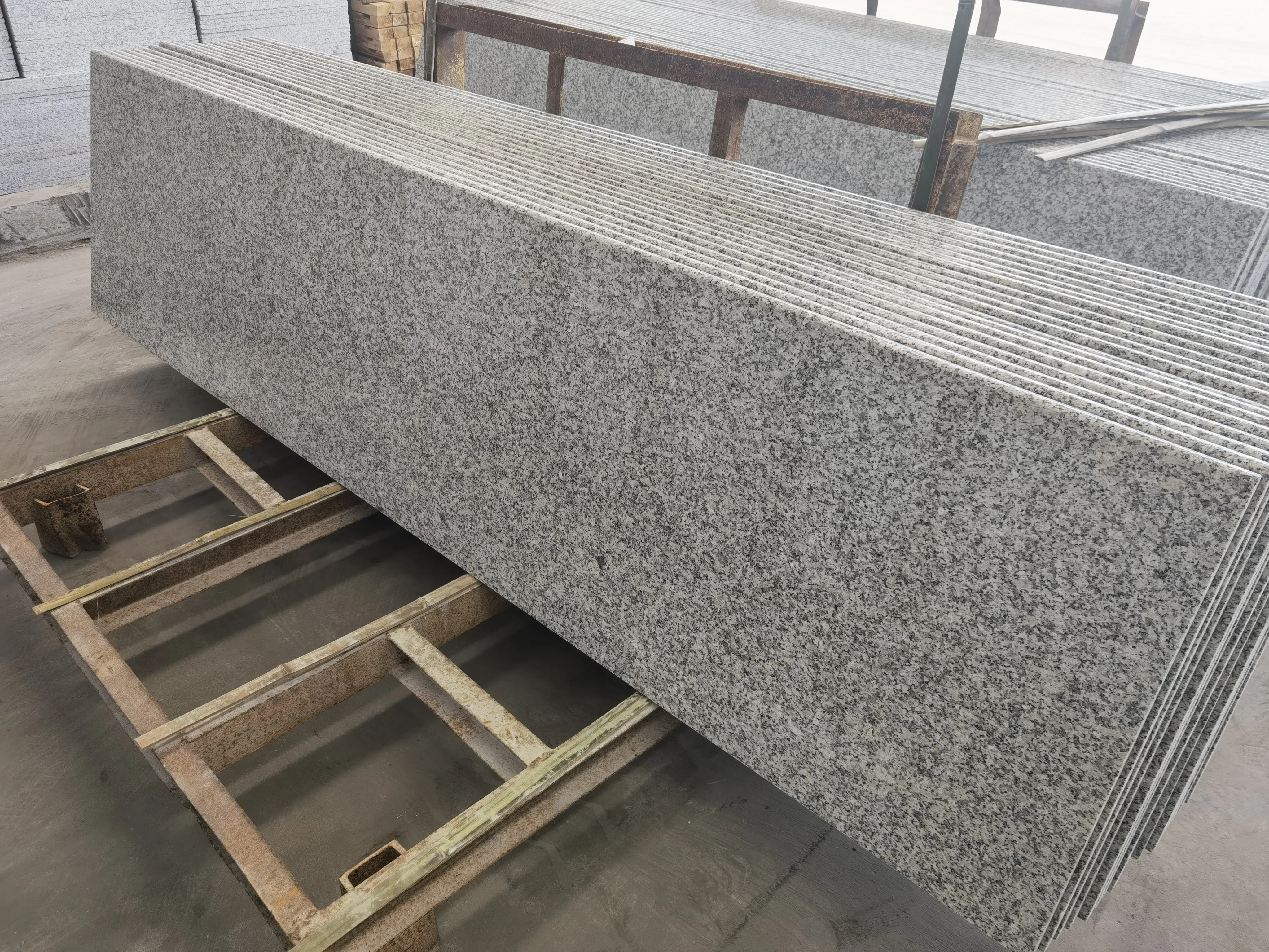 Nouvelle dalle de granit gris Bianco Sardo G602