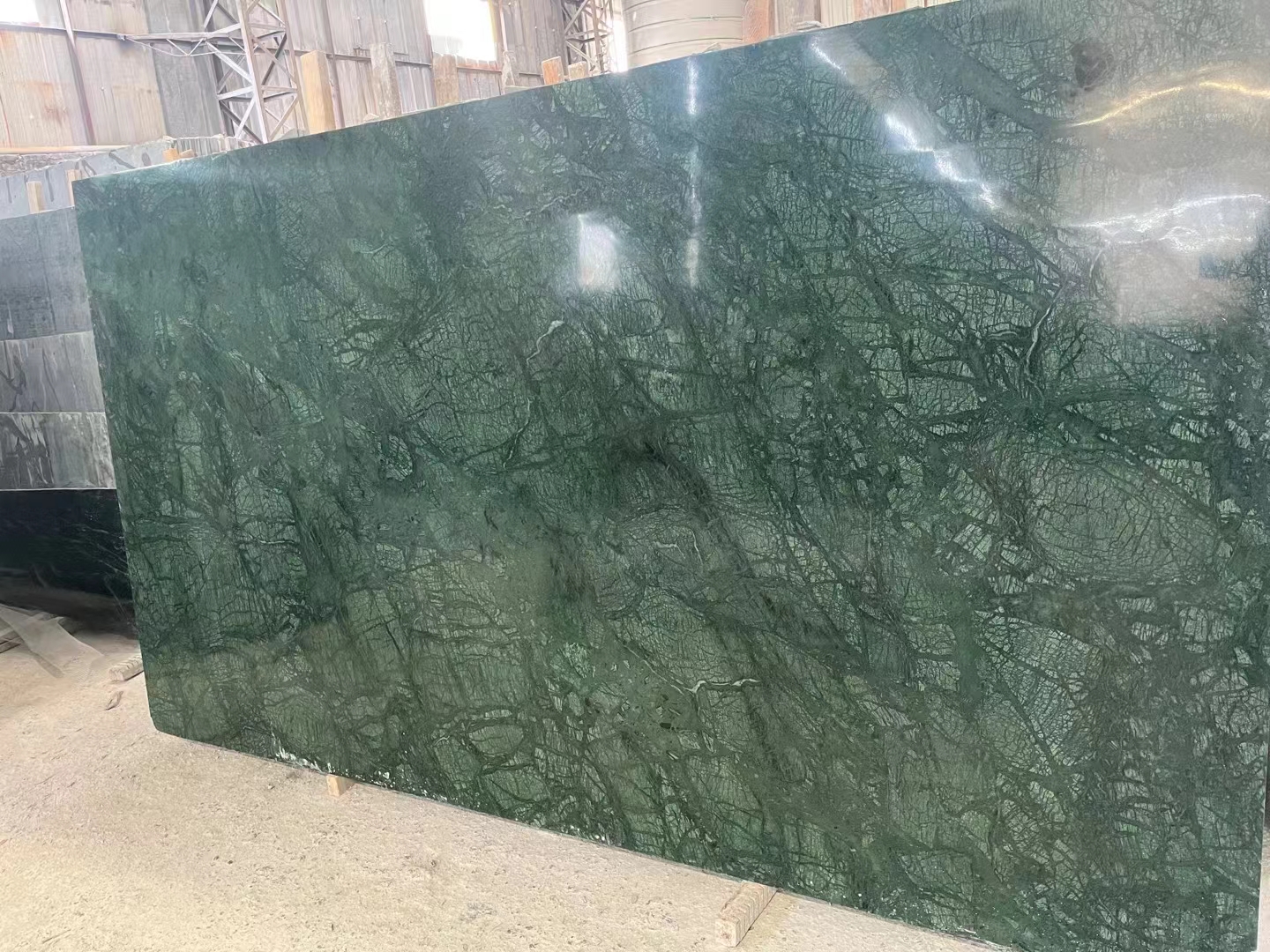 Verde Luana marmeren plaat en tafel