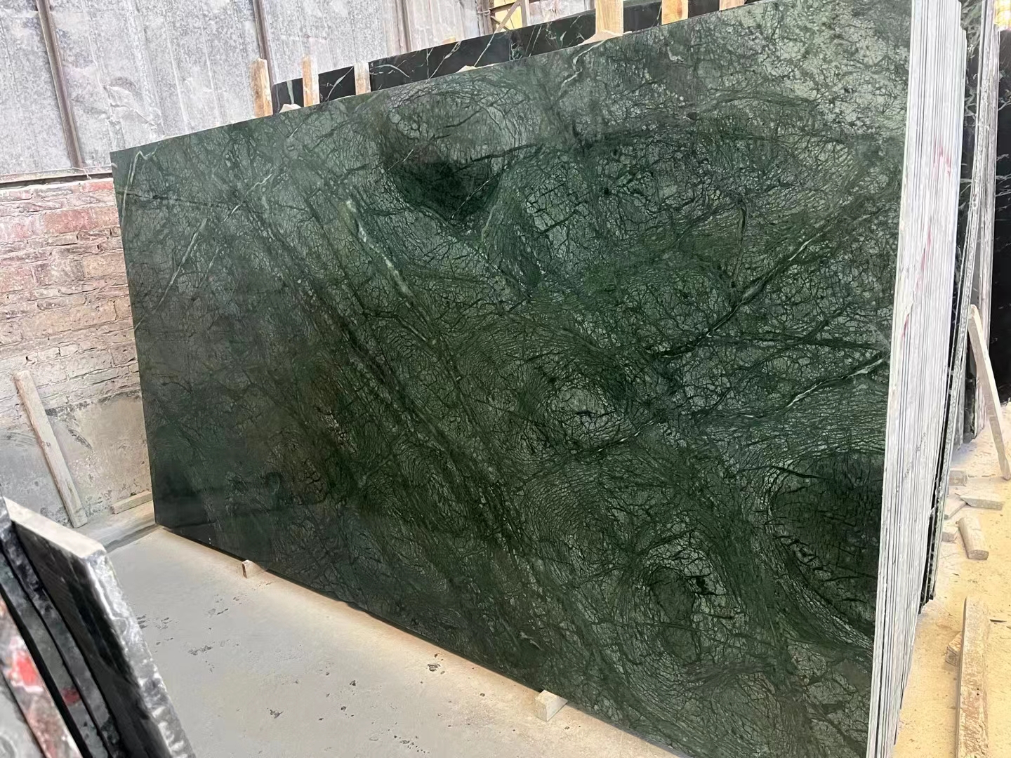 Verde Luana marmeren plaat en tafel