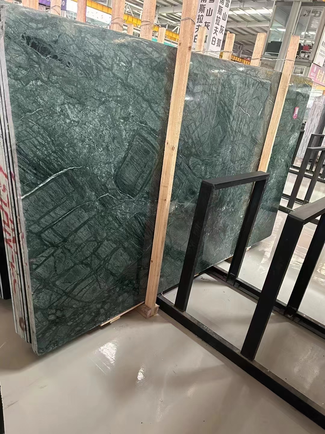 Verde Luana marmeren plaat en tafel