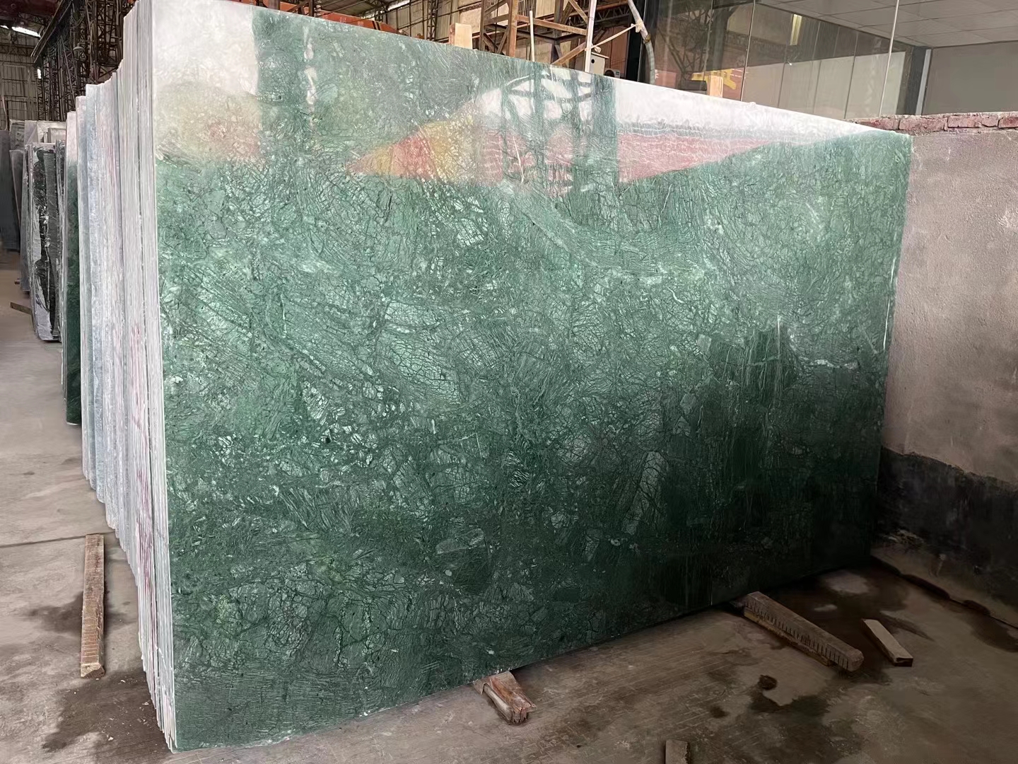 Verde Luana marmeren plaat en tafel