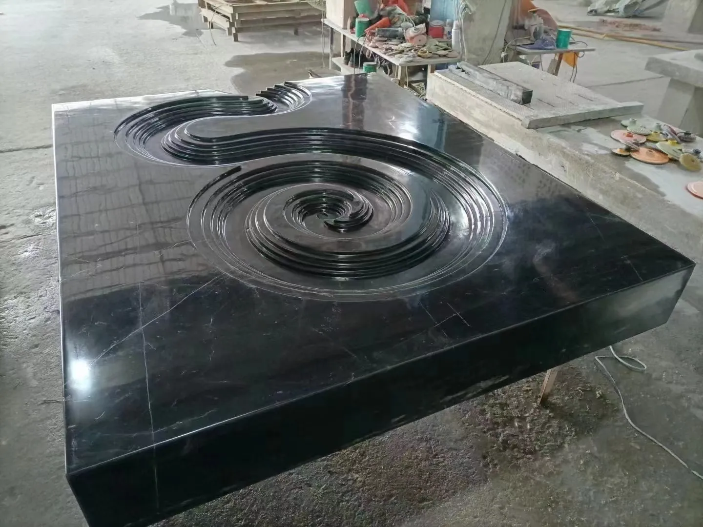 ネロ マルキナ大理石スラブとタイル