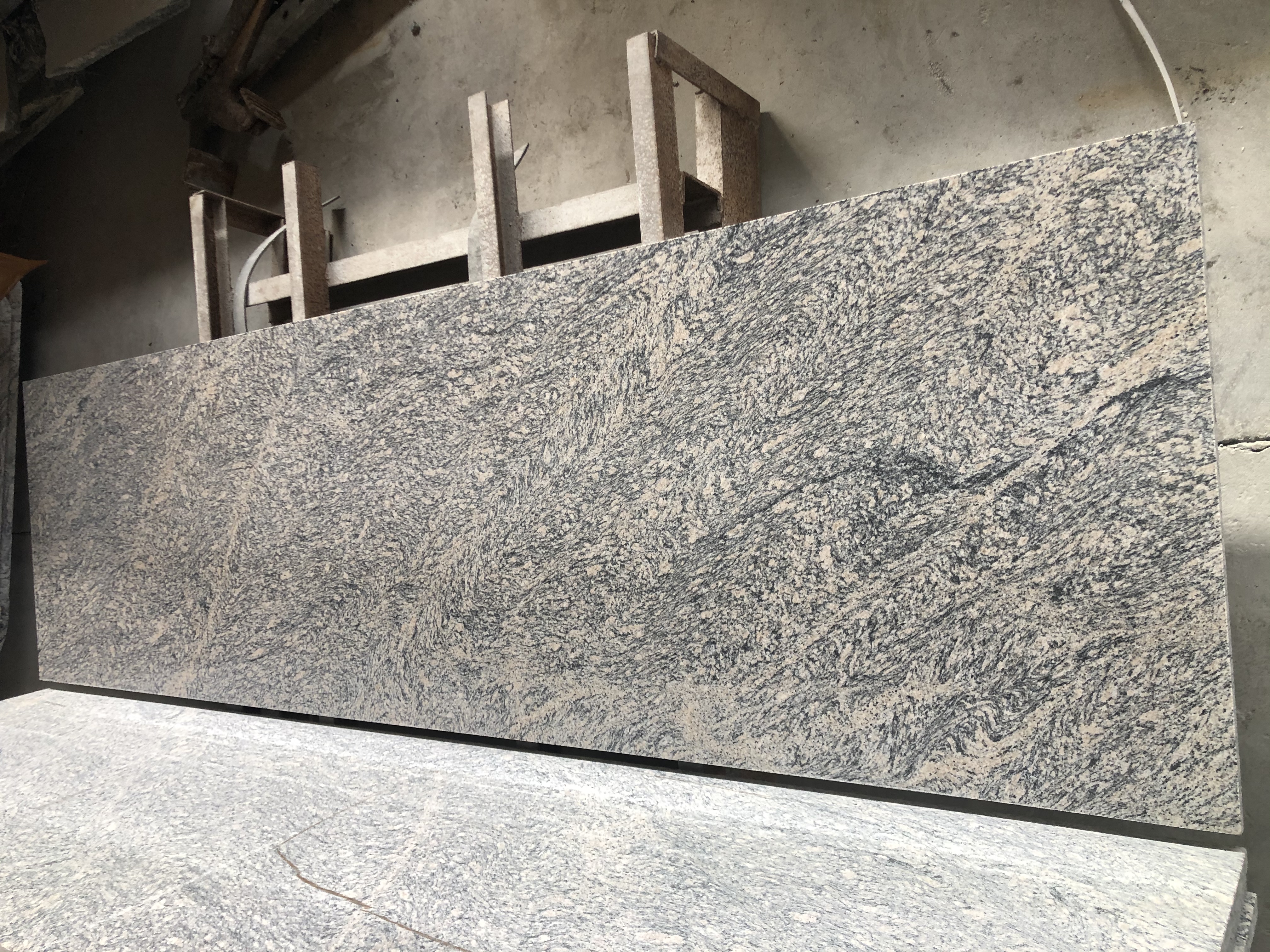 Losa de granito ondulado de piel de tigre