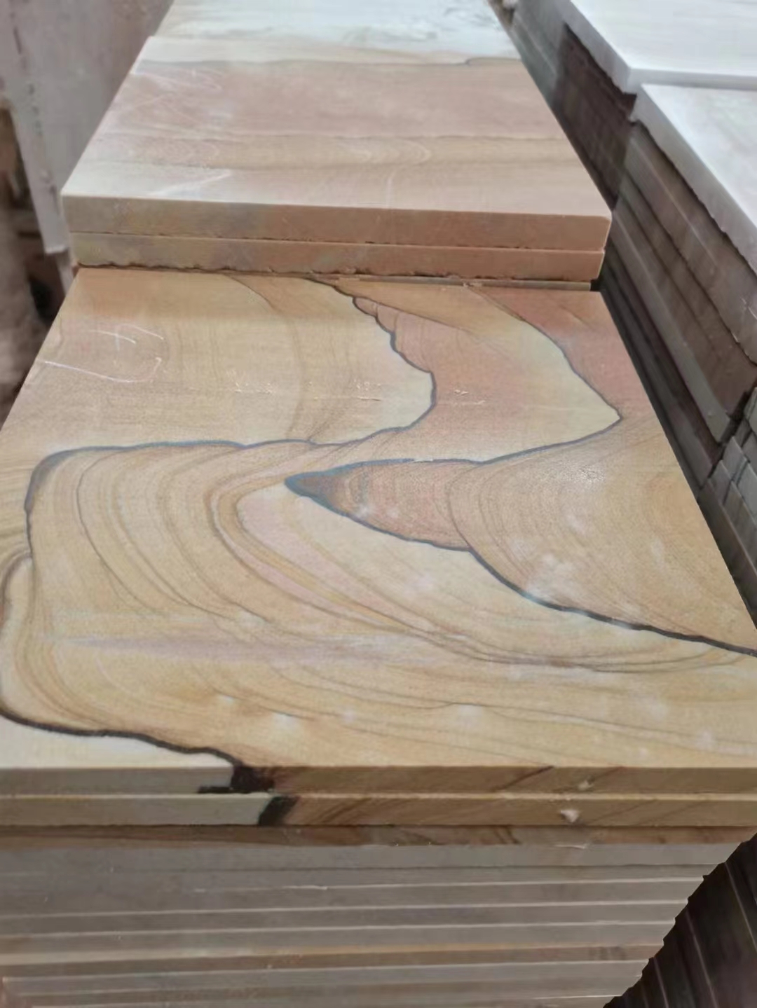 Landschap gele zandstenen platen en tegels