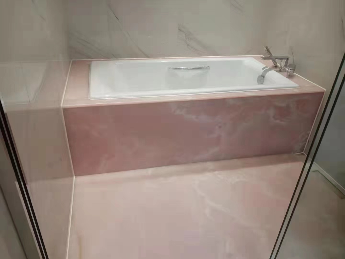 Roze Onyx marmeren plaat en aanrecht