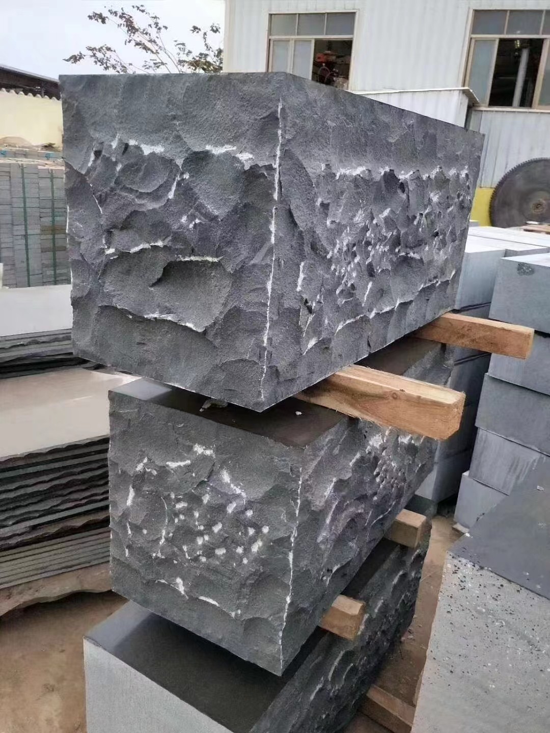 basalt black
