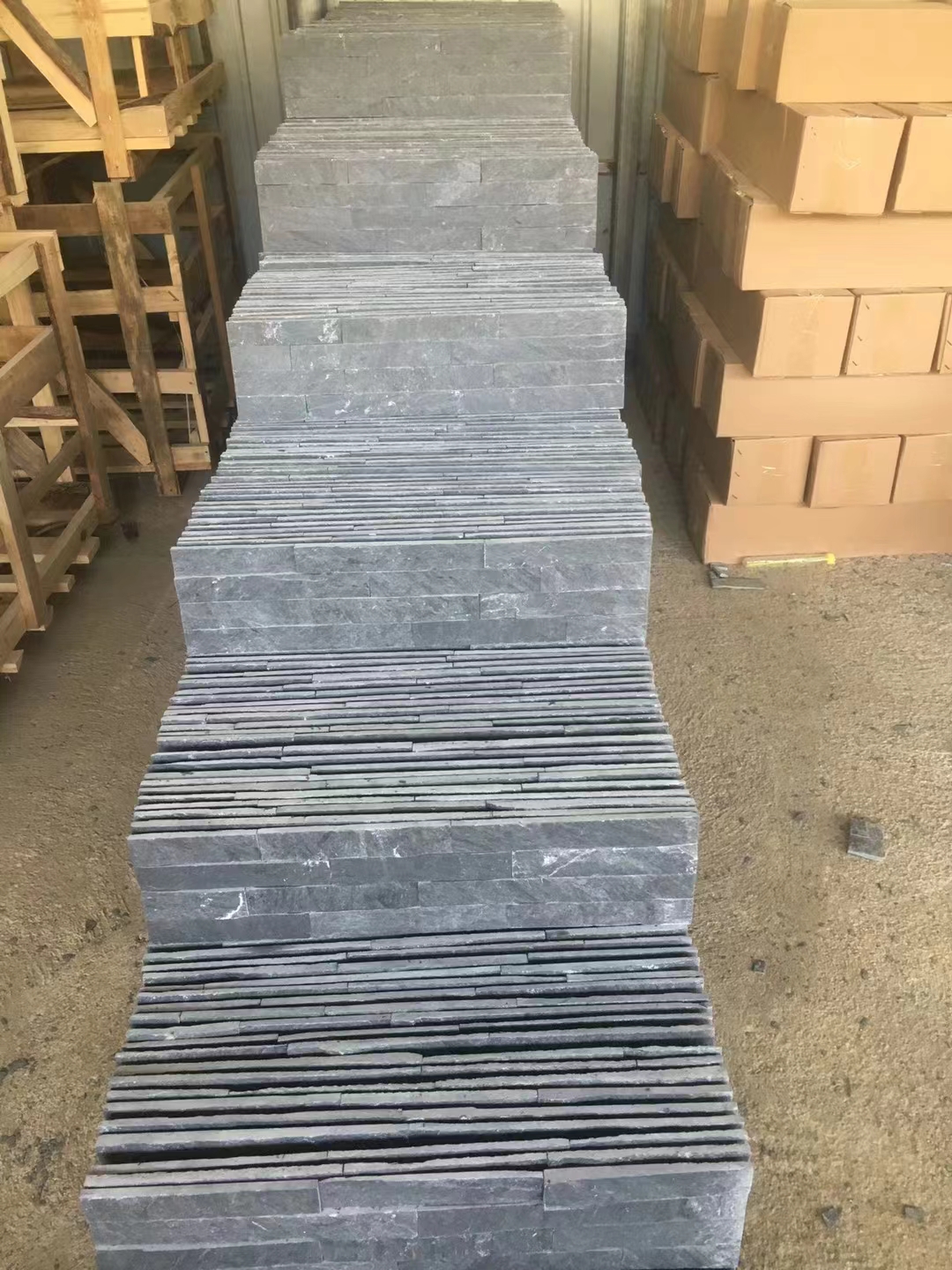 Wandbekleding van zwarte leisteen Cultuursteenfineer