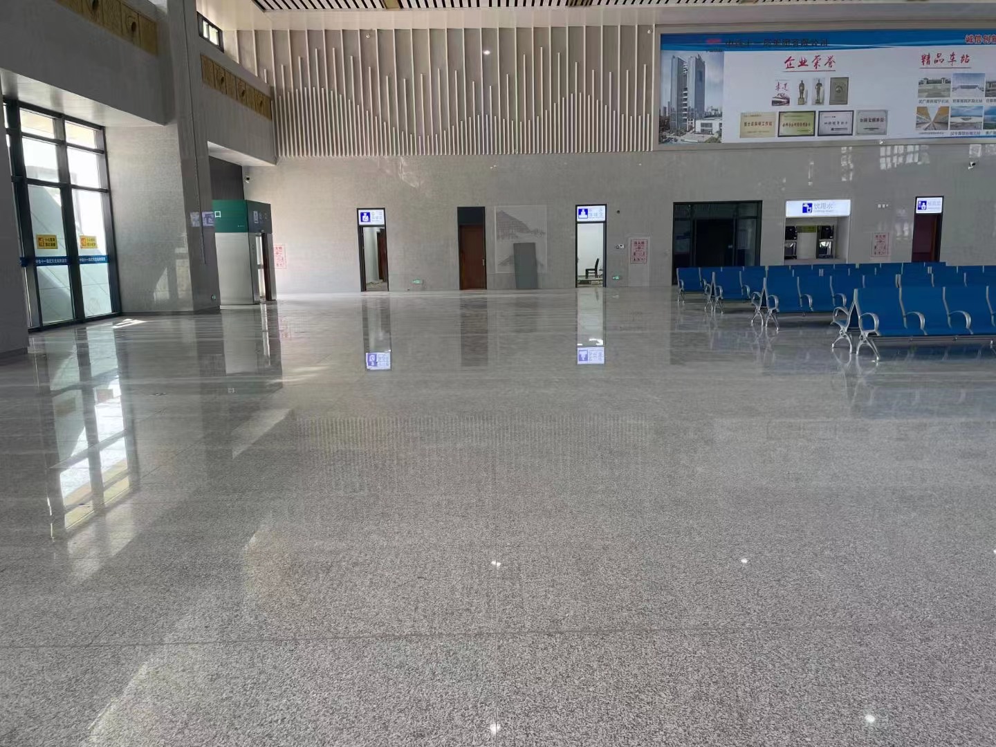 Prezentarea cazului proiectului: Piatra de pavaj din granit gri G602 la gara