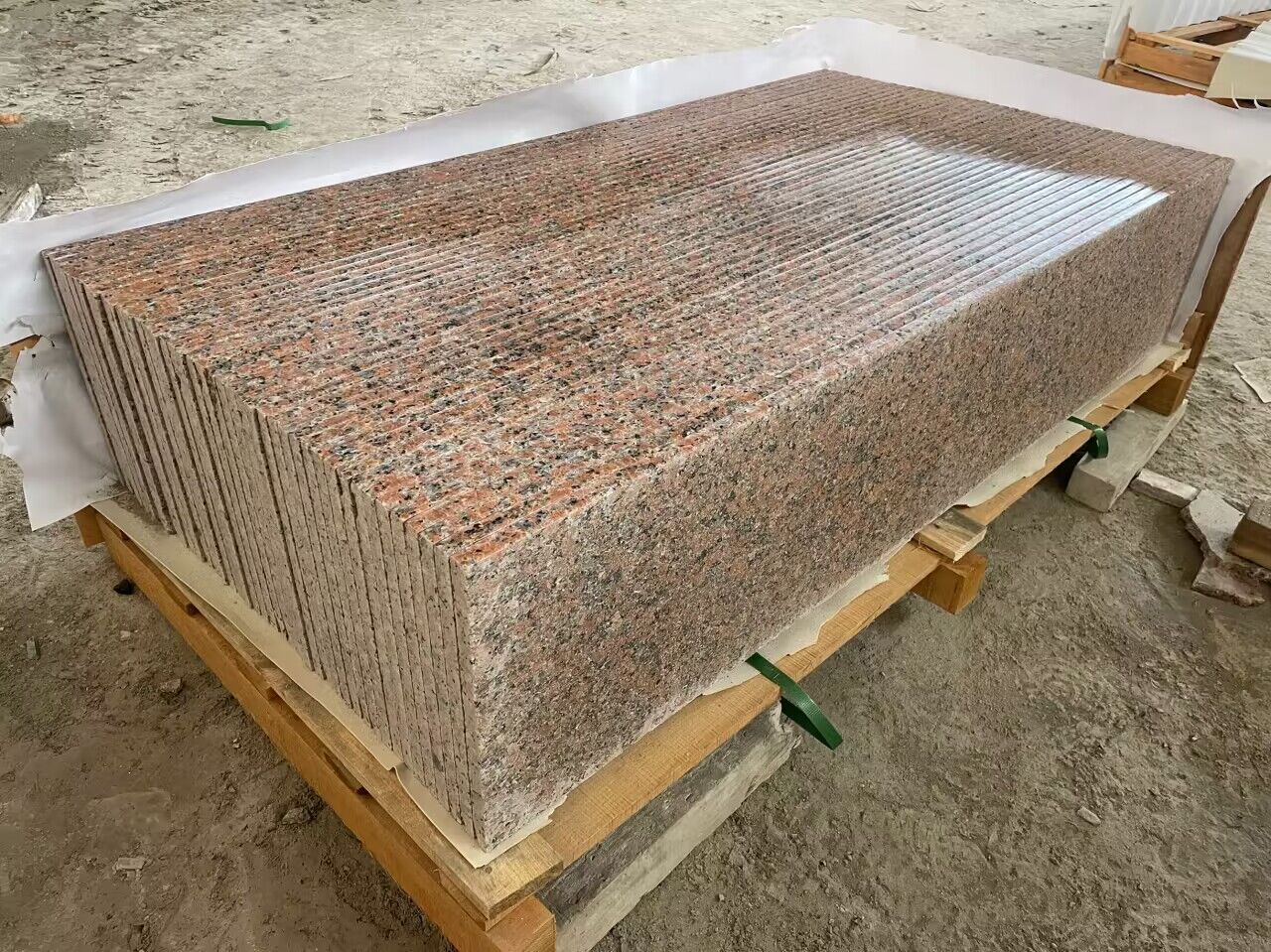 Granite G562