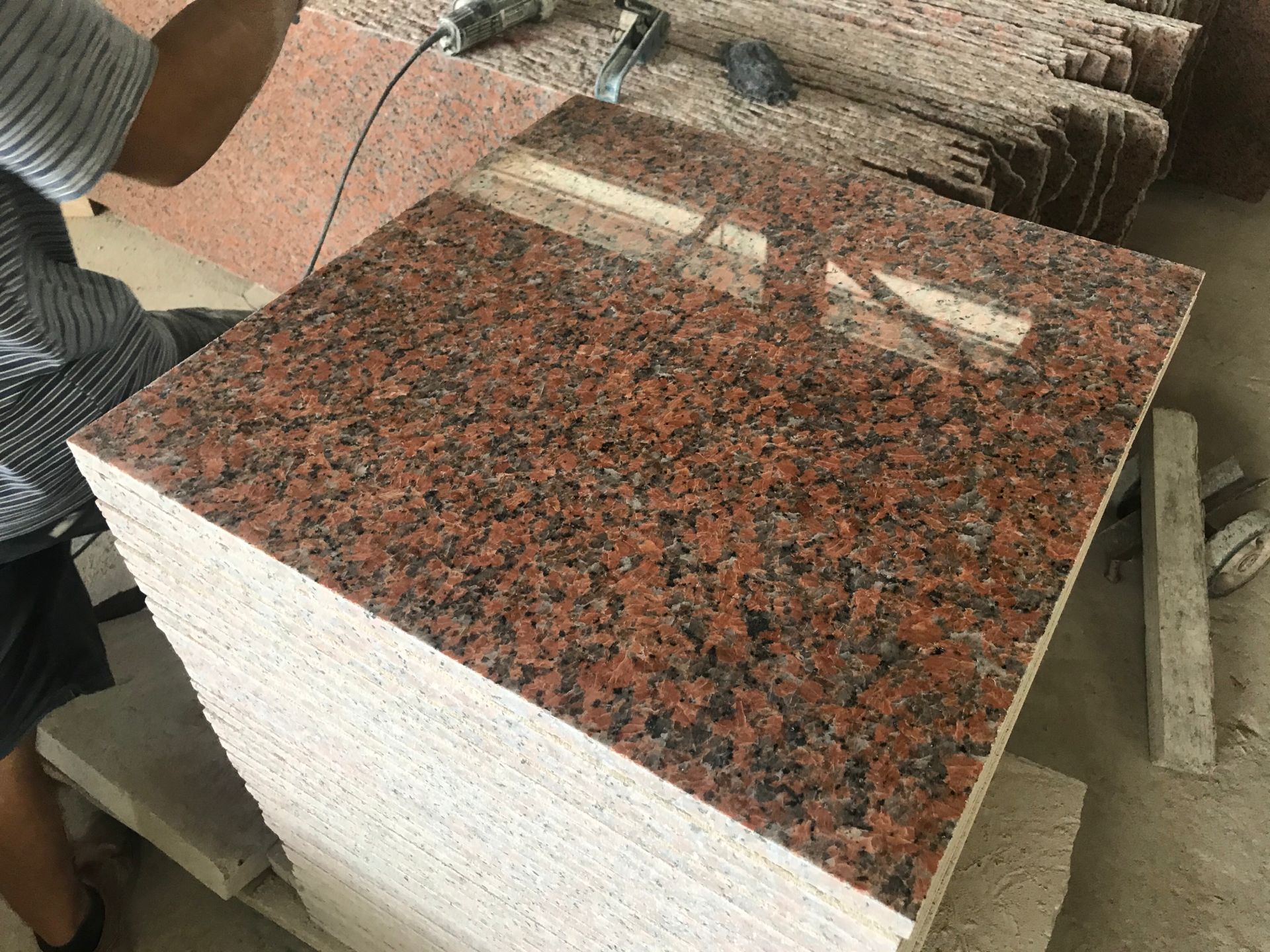 Granite G562